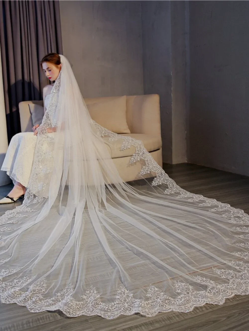 4M x 3M Royal Cathedral Veil 1 Tier Lace Edge Comb